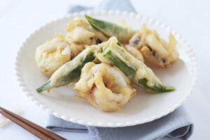 ヤリイカとオクラのフリット 黒胡椒風味