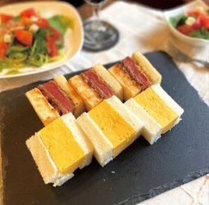 牛ヒレカツサンドと厚焼き玉子のサンドのセット