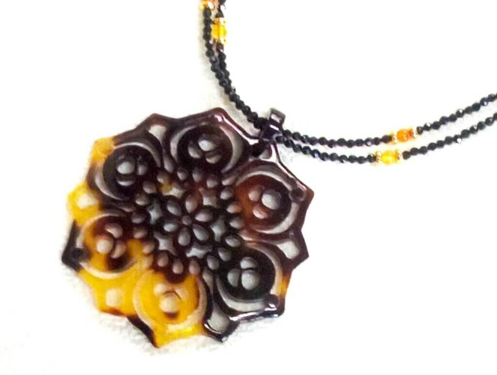 正倉院柄　複合六弁花べっ甲透かしペンダント