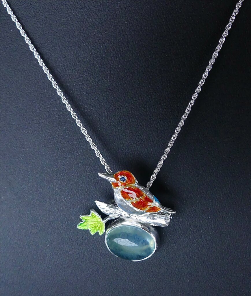 アカショウビンとアクアマリンの七宝ペンダント